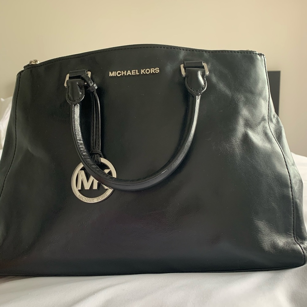 Bedford Tote 👜 by Michael Kors - Picture 5 of 8